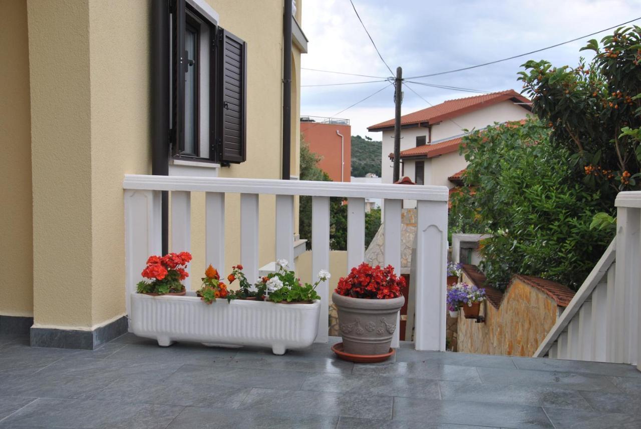 Apartments Villa Macola トロギール エクステリア 写真